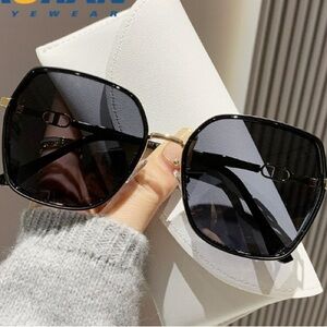 Stylish Black Square Sunglasses